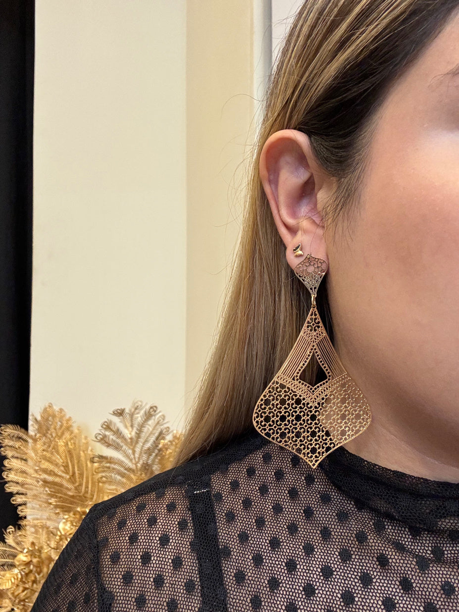 Aretes de acero hecho en Colombia