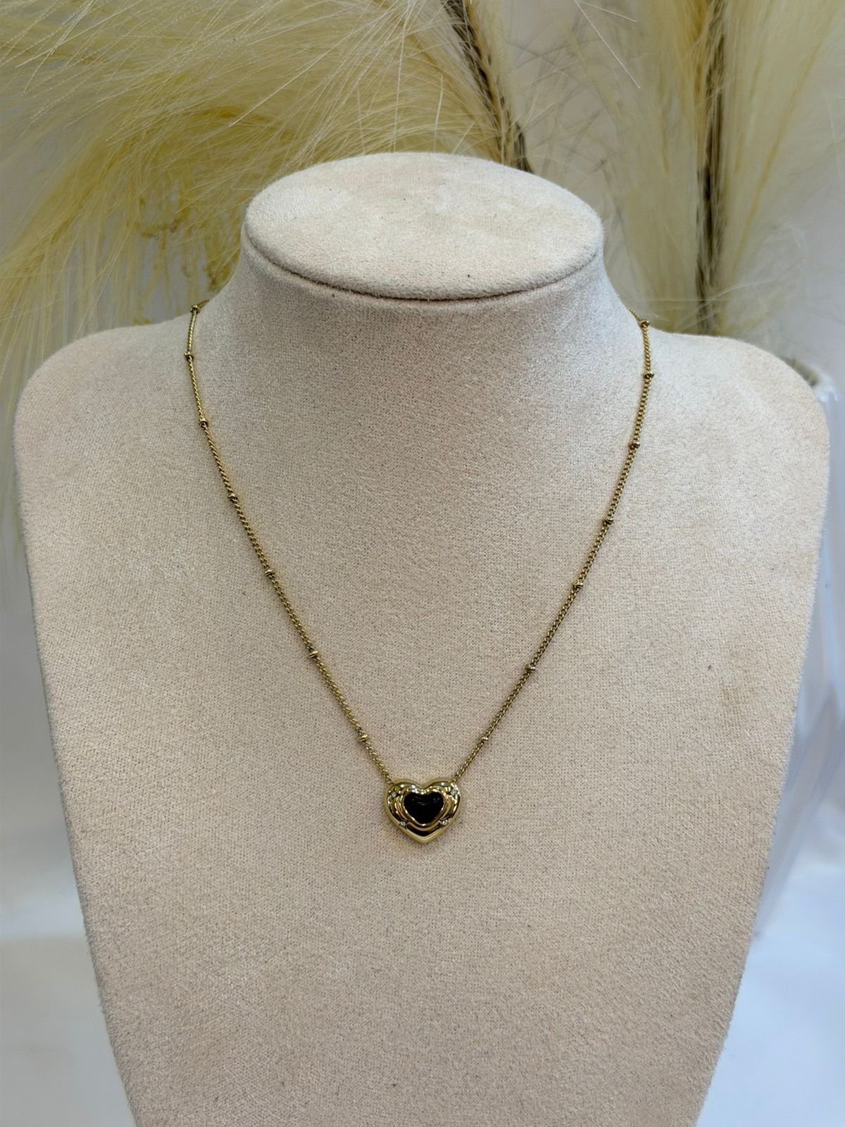Collar corazon negro